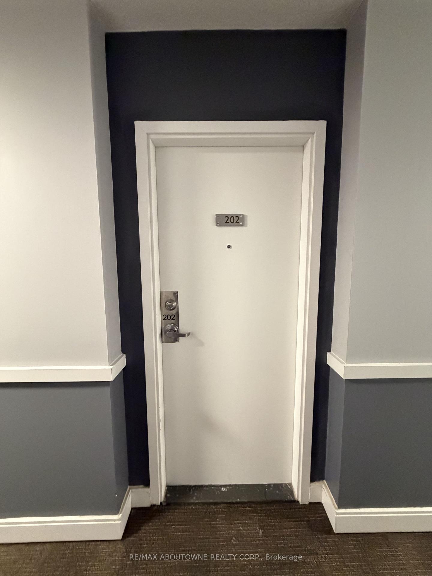 Photo 2 of Unit 202, 145 Wellington Street W, Aurora, Aurora Village — HOMEH