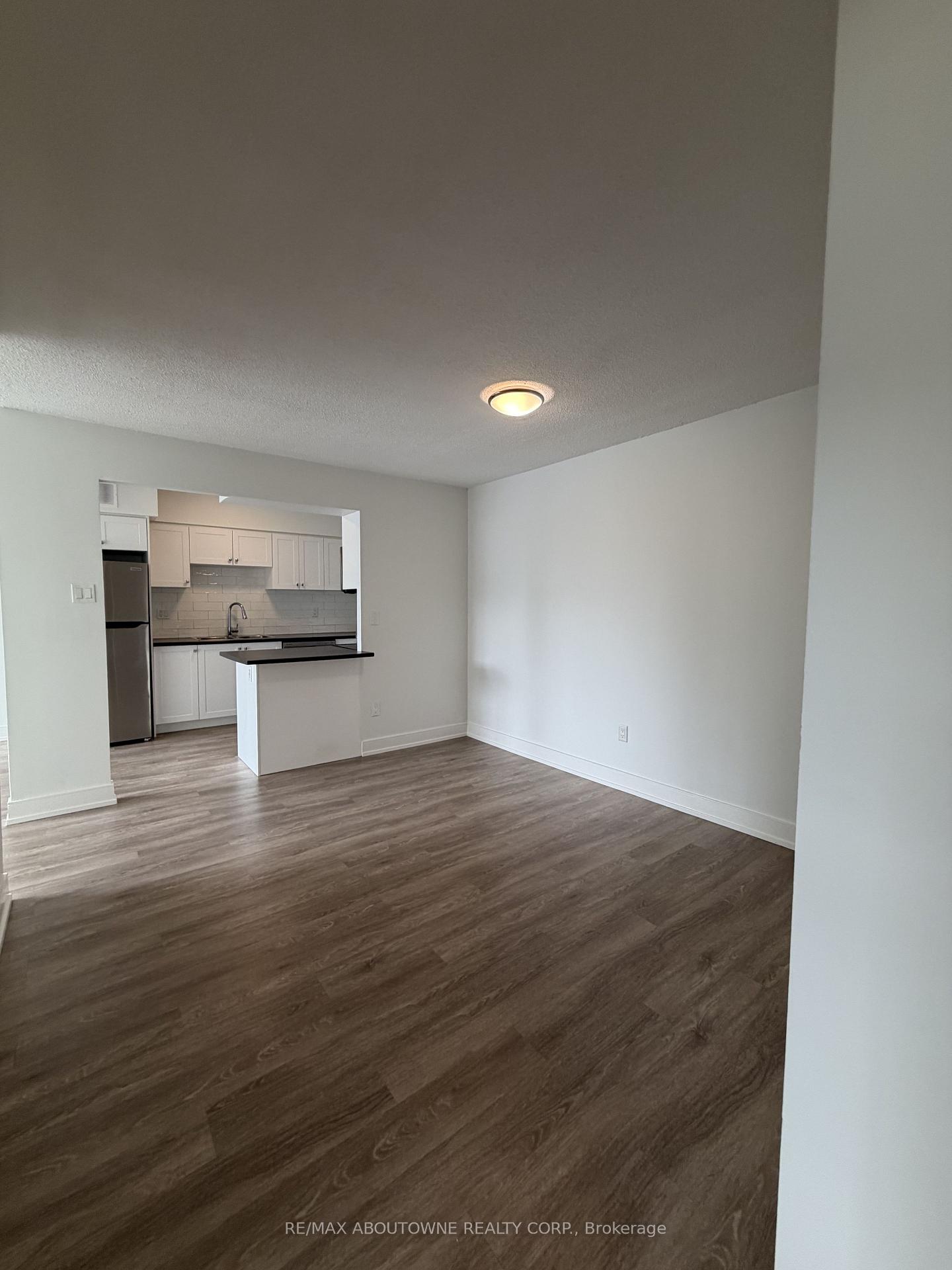 Photo 5 of Unit 202, 145 Wellington Street W, Aurora, Aurora Village — HOMEH