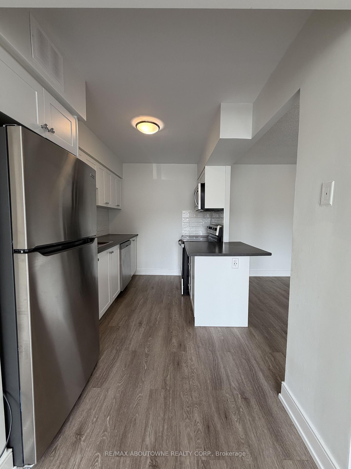 Photo 6 of Unit 202, 145 Wellington Street W, Aurora, Aurora Village — HOMEH