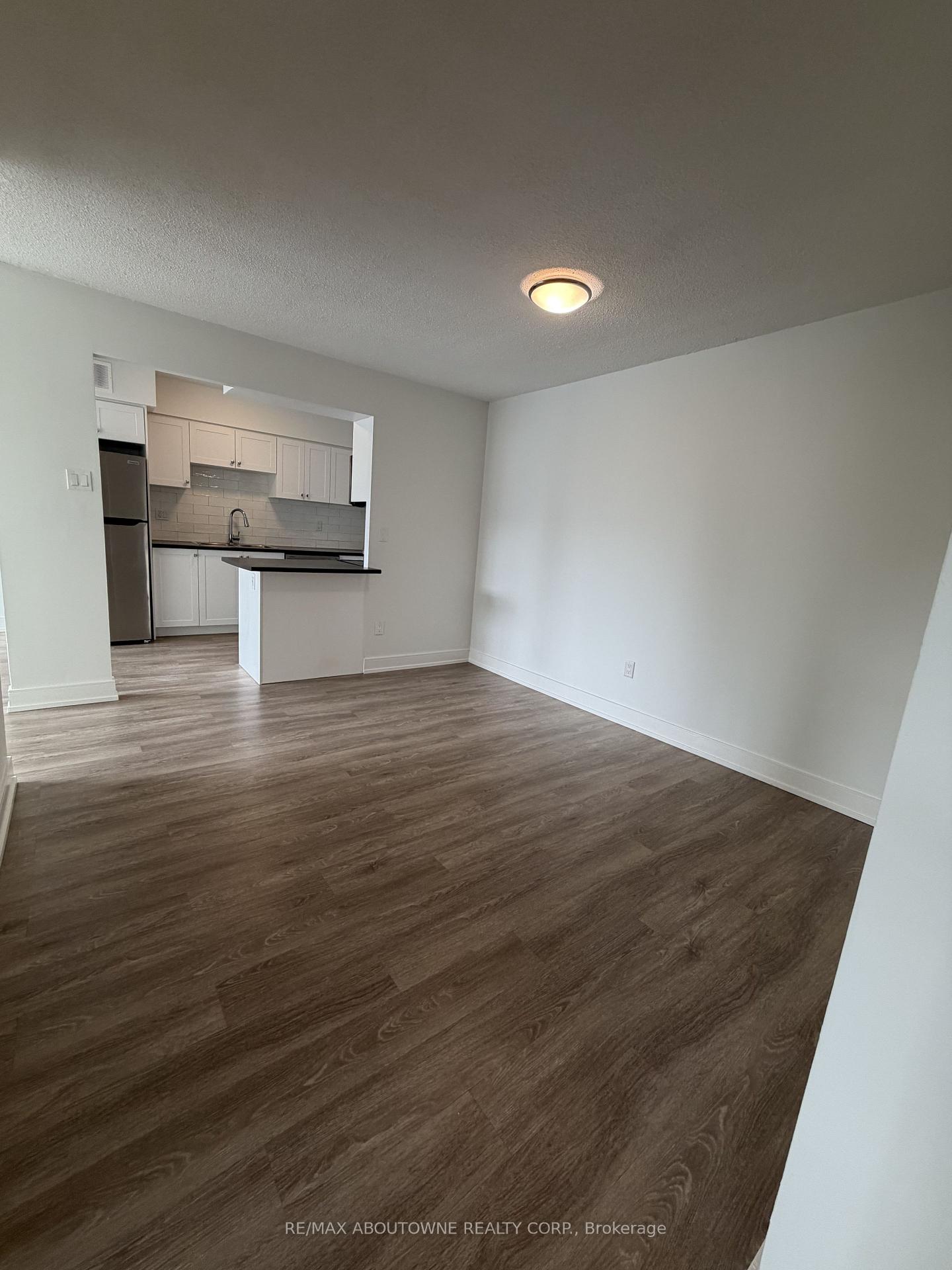 Photo 10 of Unit 202, 145 Wellington Street W, Aurora, Aurora Village — HOMEH