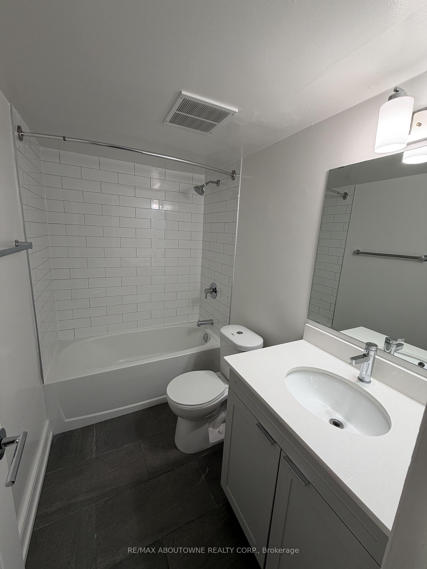 Photo 14 of Unit 202, 145 Wellington Street W, Aurora, Aurora Village — HOMEH