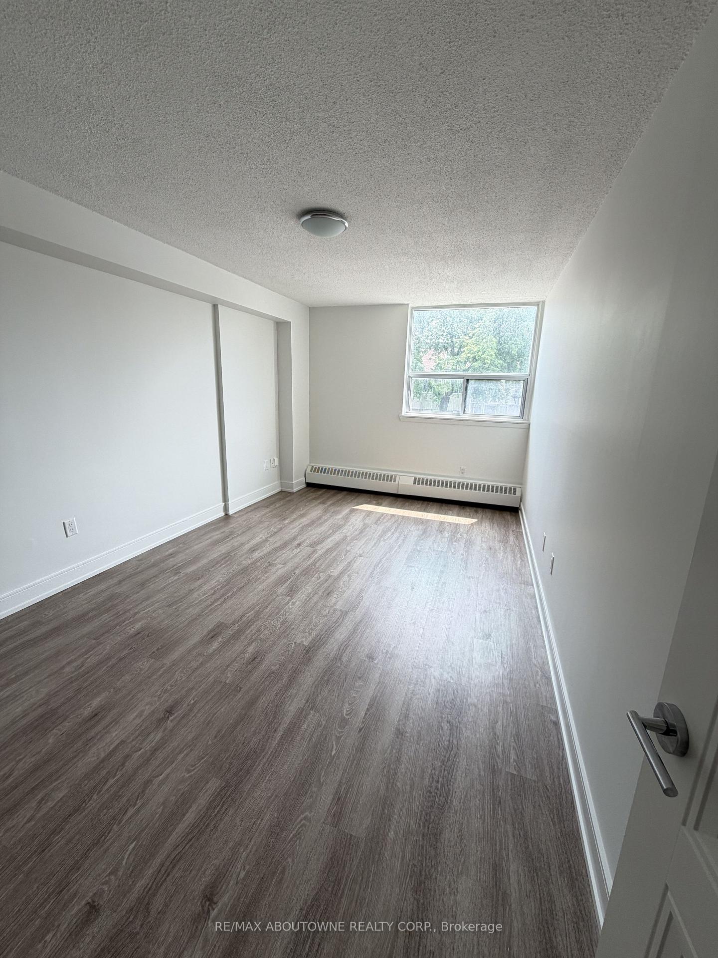 Photo 15 of Unit 202, 145 Wellington Street W, Aurora, Aurora Village — HOMEH