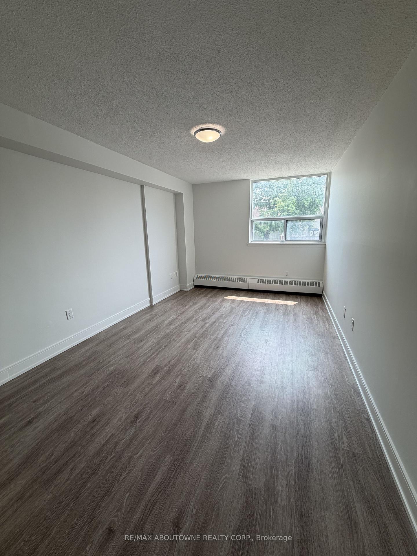 Photo 17 of Unit 202, 145 Wellington Street W, Aurora, Aurora Village — HOMEH