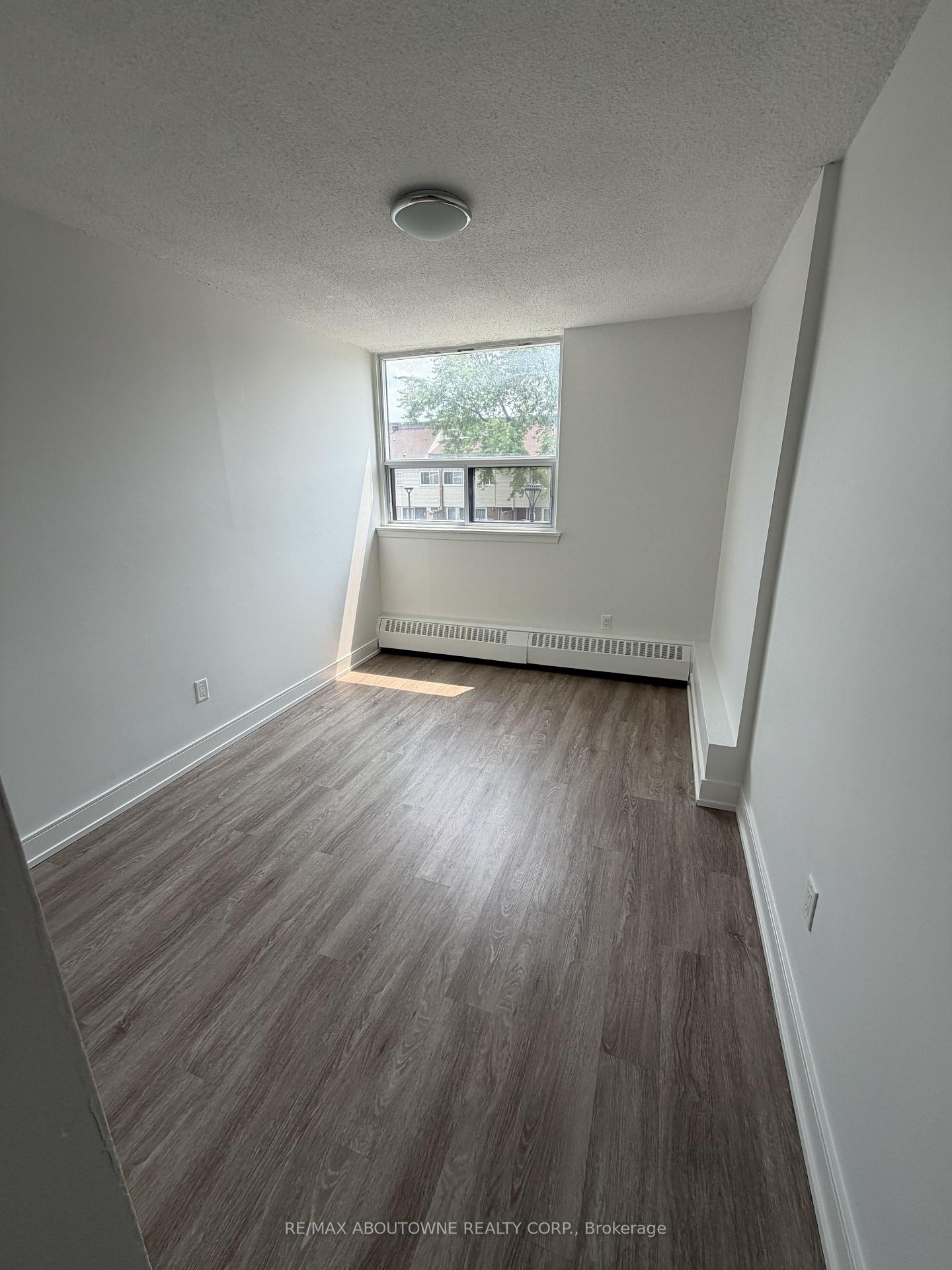 Photo 19 of Unit 202, 145 Wellington Street W, Aurora, Aurora Village — HOMEH