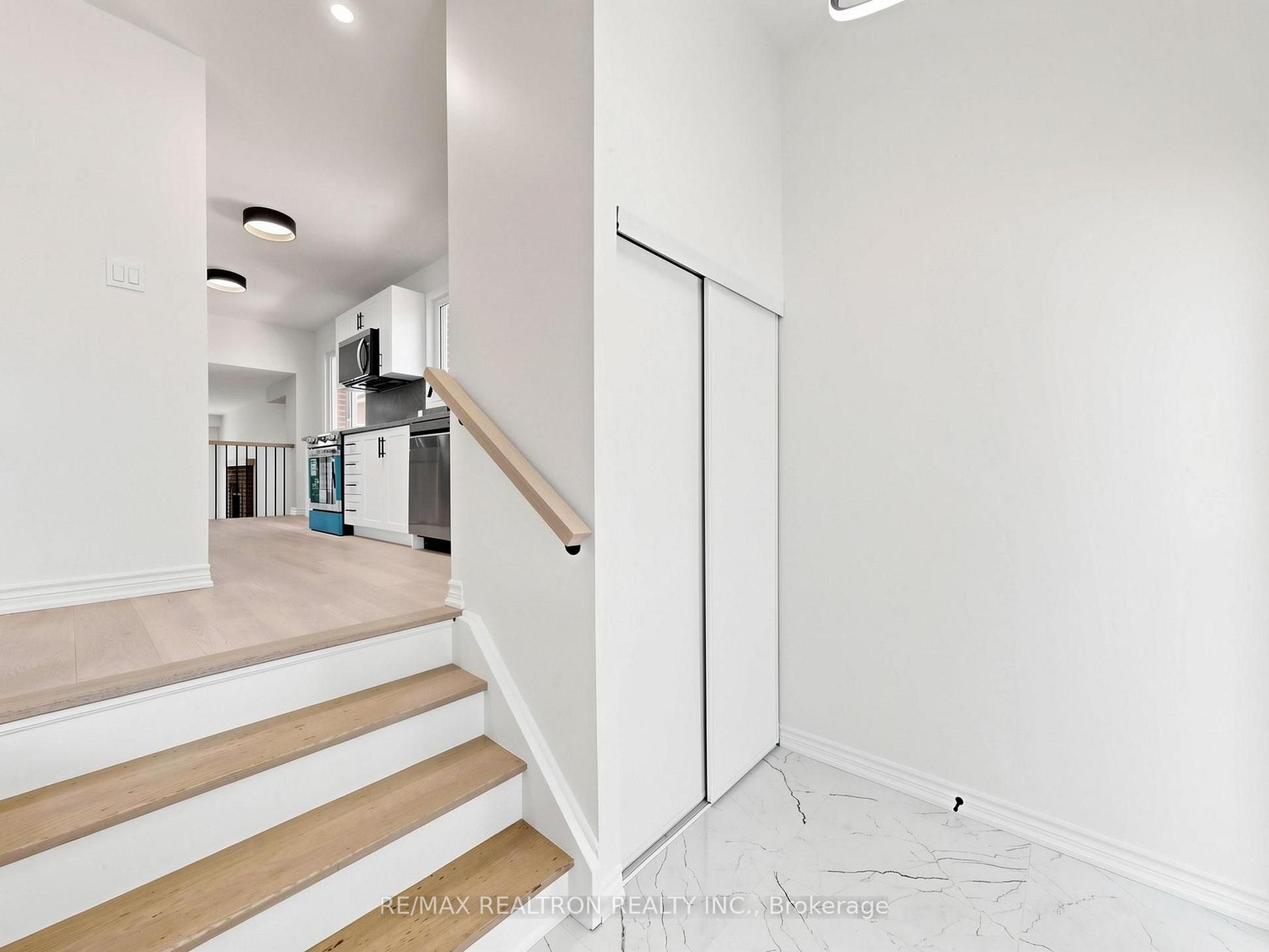 Photo 3 of 20 Harnworth Drive, North York, Hillcrest Village — HOMEH