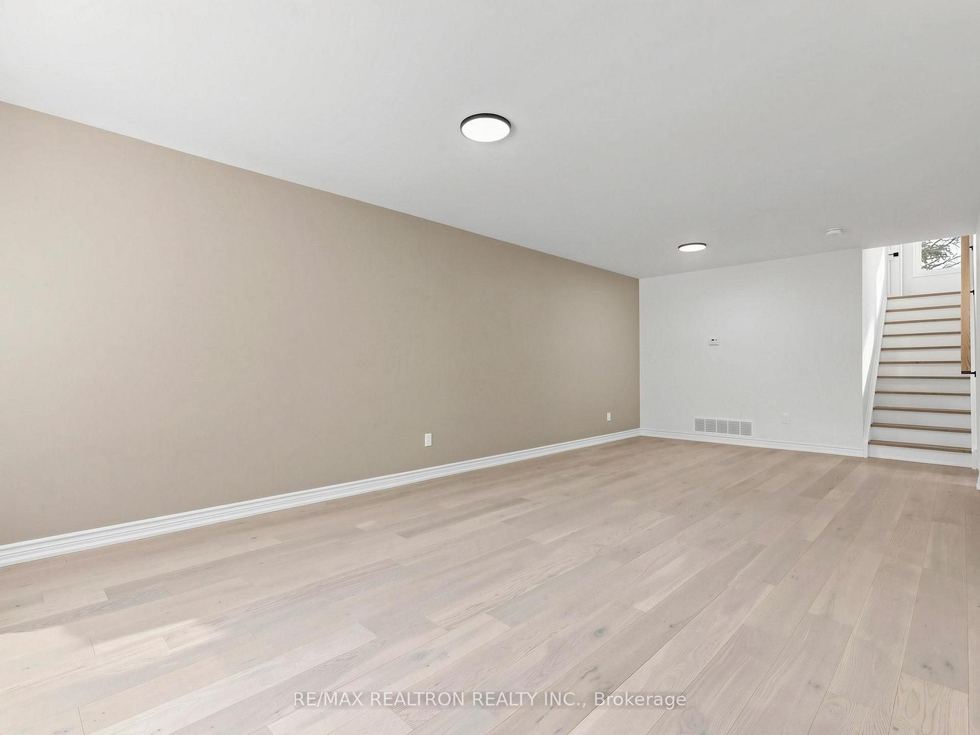 Photo 6 of 20 Harnworth Drive, North York, Hillcrest Village — HOMEH