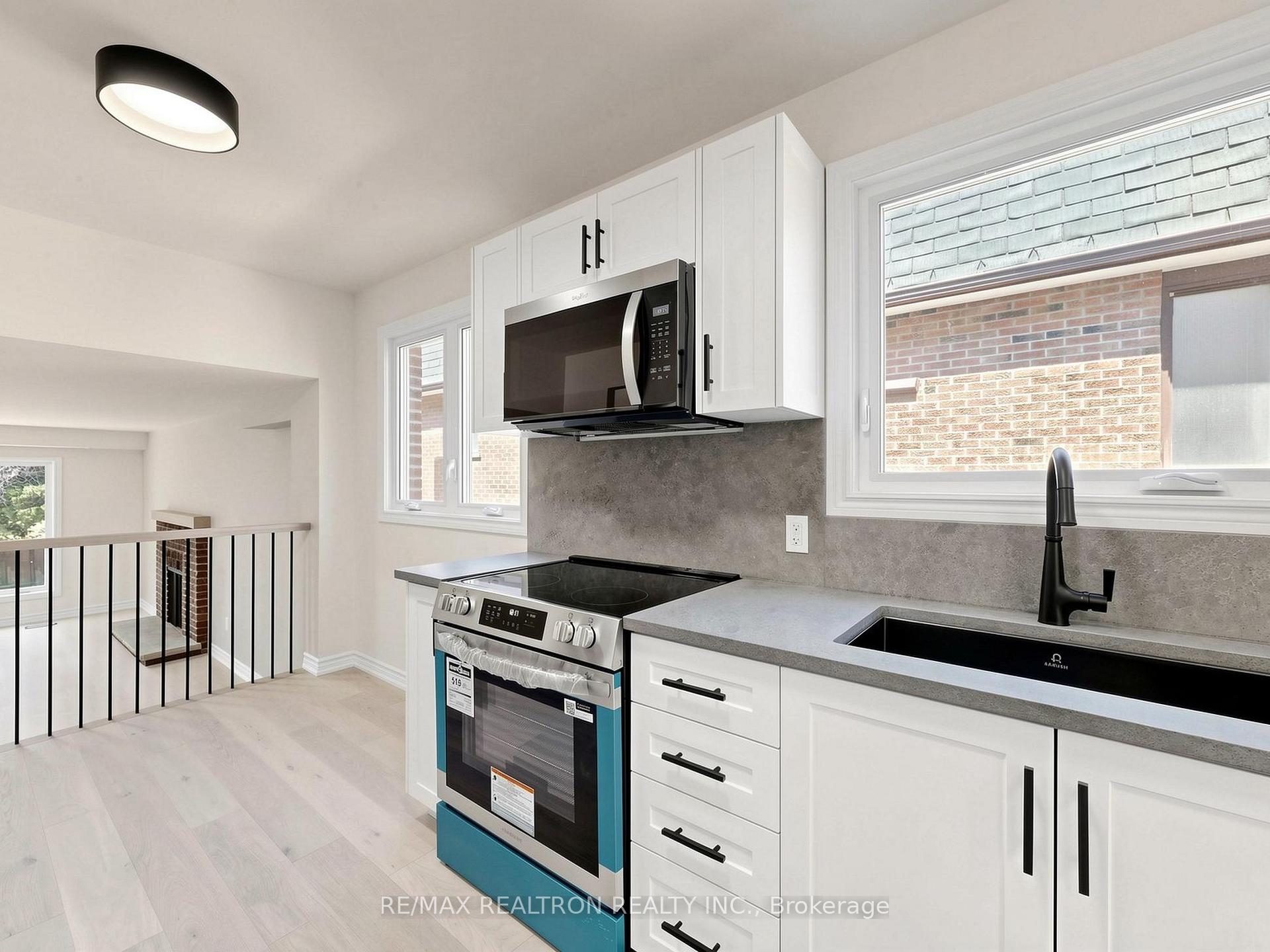 Photo 7 of 20 Harnworth Drive, North York, Hillcrest Village — HOMEH