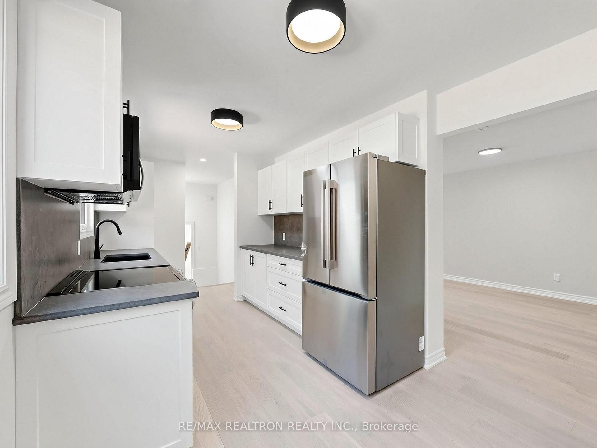 Photo 9 of 20 Harnworth Drive, North York, Hillcrest Village — HOMEH