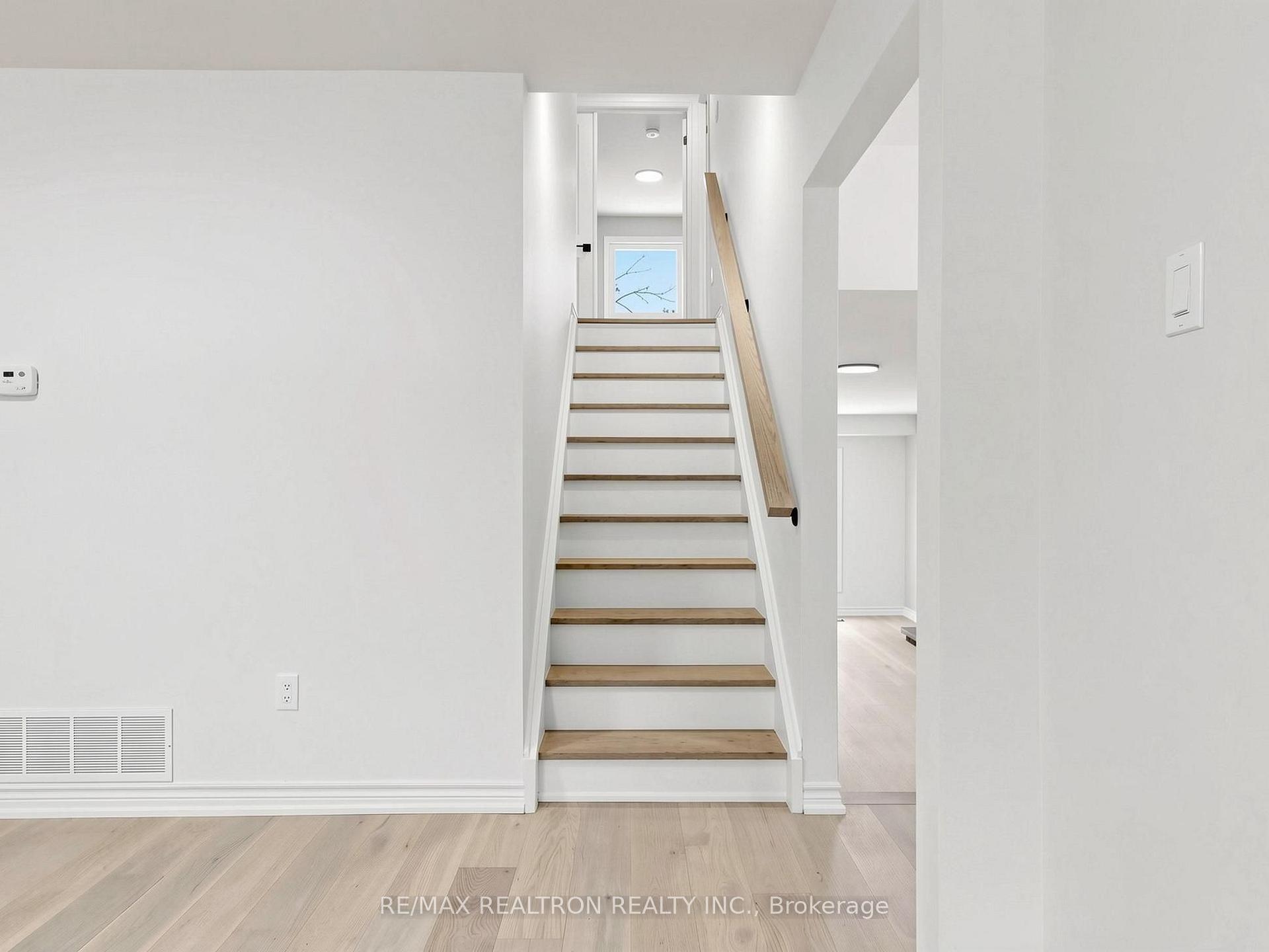 Photo 10 of 20 Harnworth Drive, North York, Hillcrest Village — HOMEH