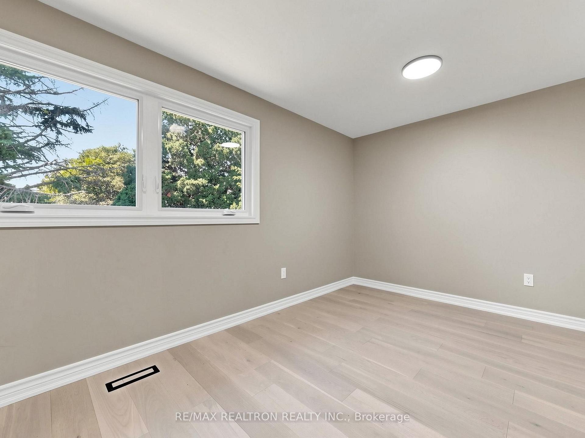 Photo 12 of 20 Harnworth Drive, North York, Hillcrest Village — HOMEH