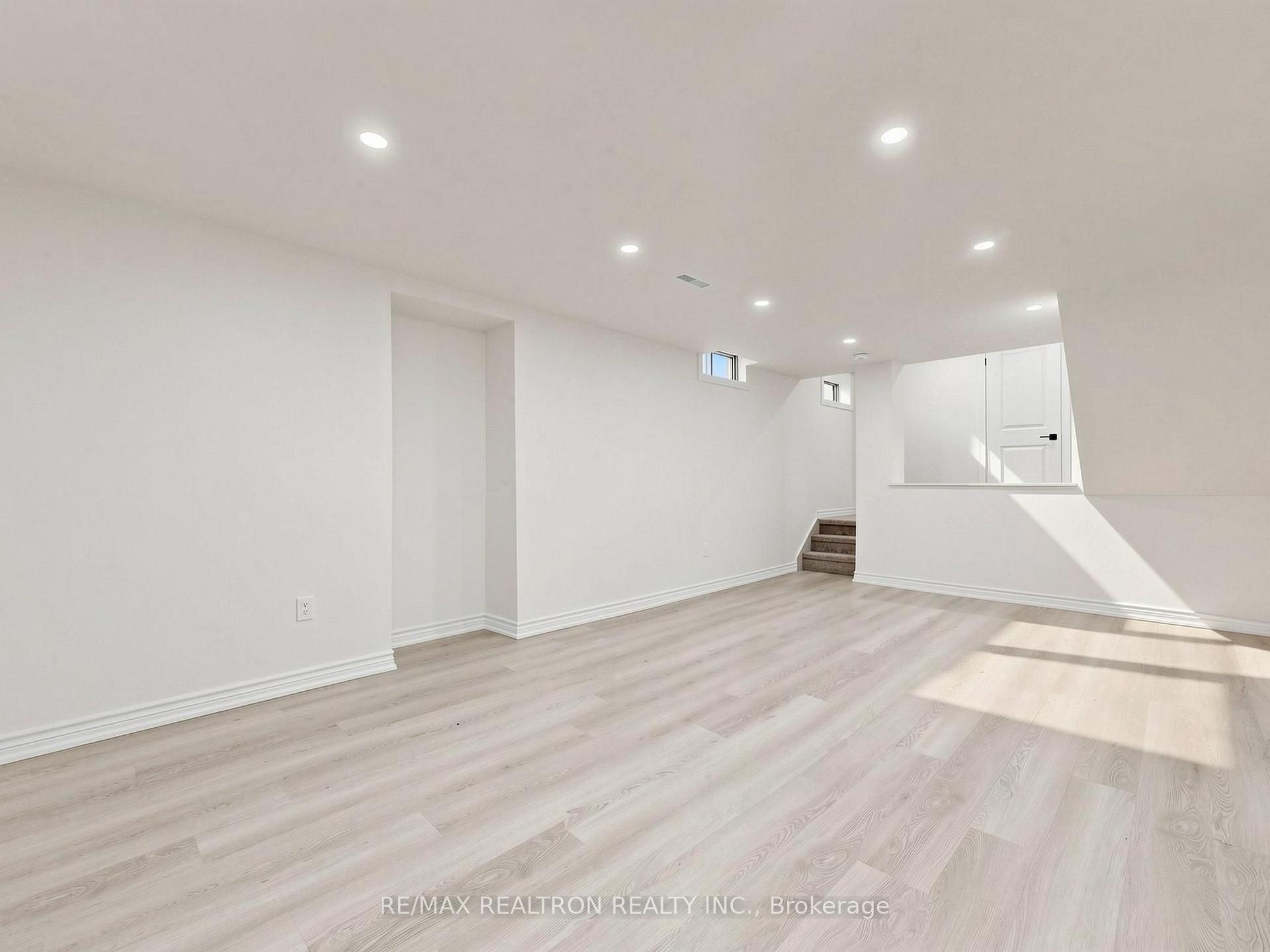 Photo 21 of 20 Harnworth Drive, North York, Hillcrest Village — HOMEH