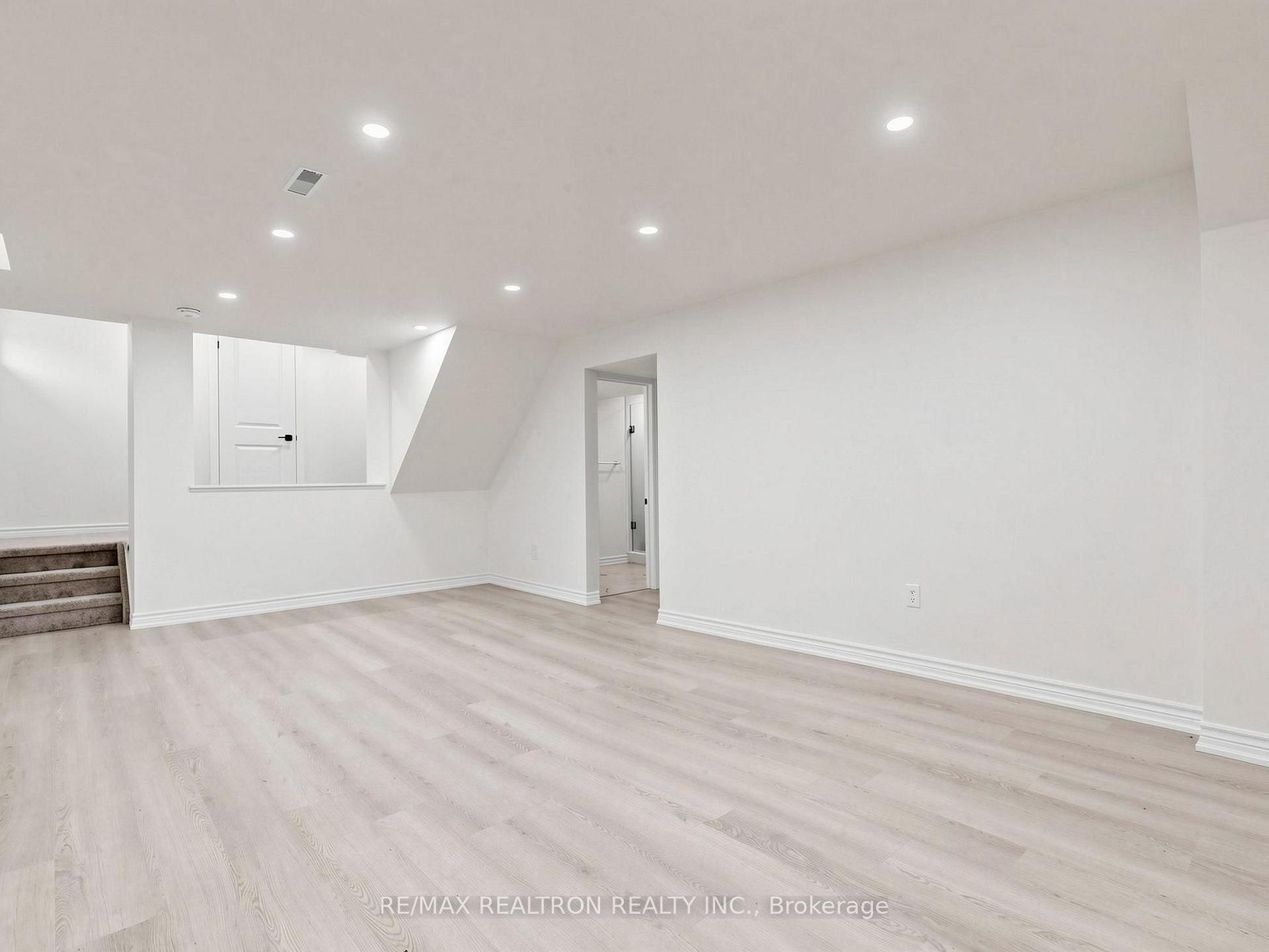 Photo 40 of 20 Harnworth Drive, North York, Hillcrest Village — HOMEH