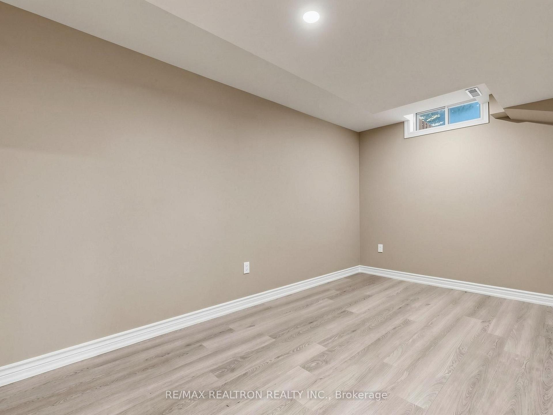 Photo 35 of 20 Harnworth Drive, North York, Hillcrest Village — HOMEH