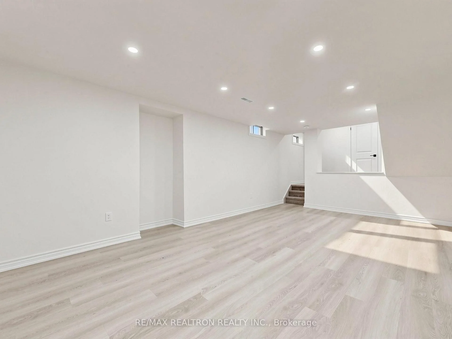Photo 32 of 20 Harnworth Drive, North York, Hillcrest Village — HOMEH