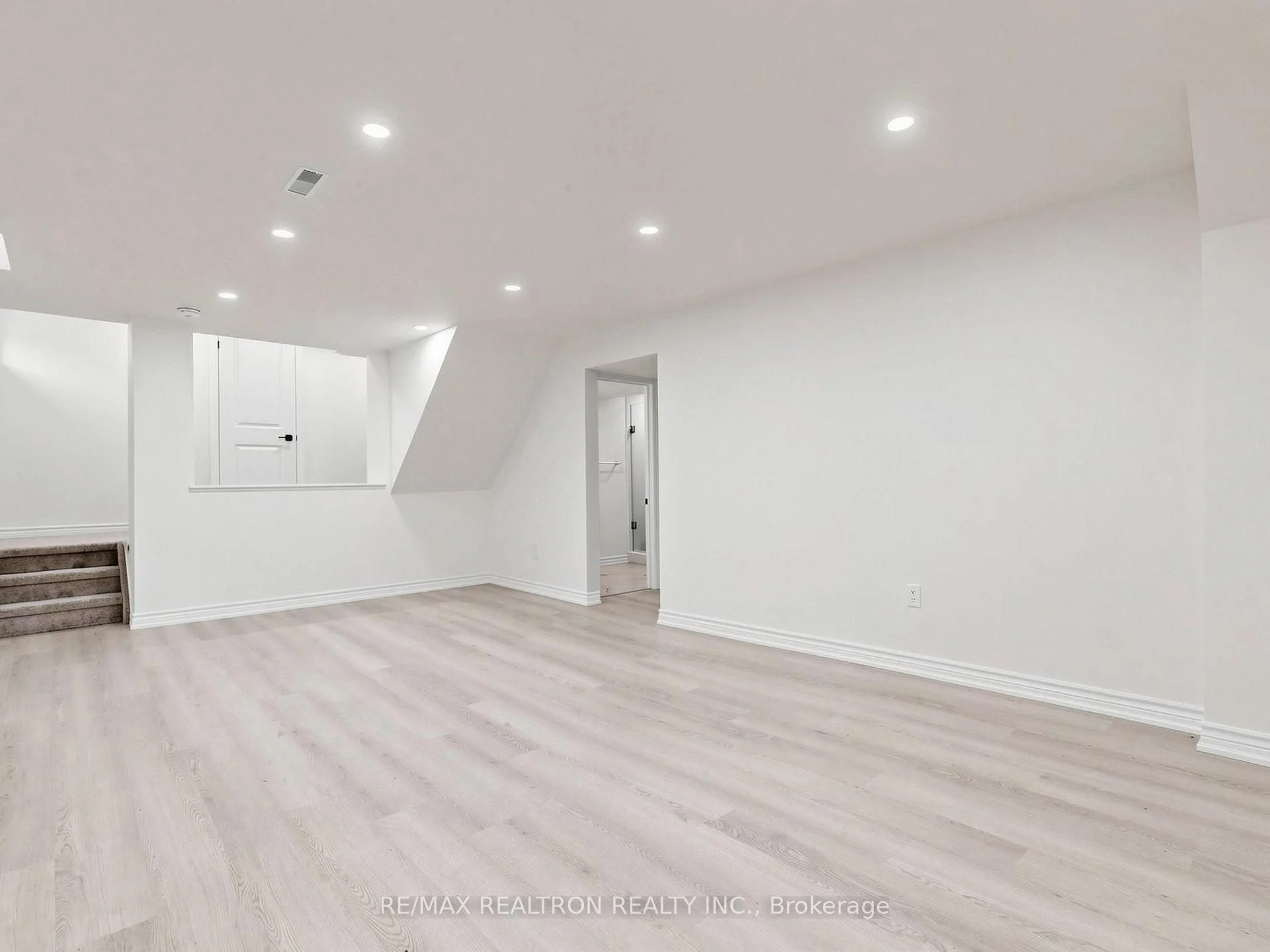 Photo 34 of 20 Harnworth Drive, North York, Hillcrest Village — HOMEH