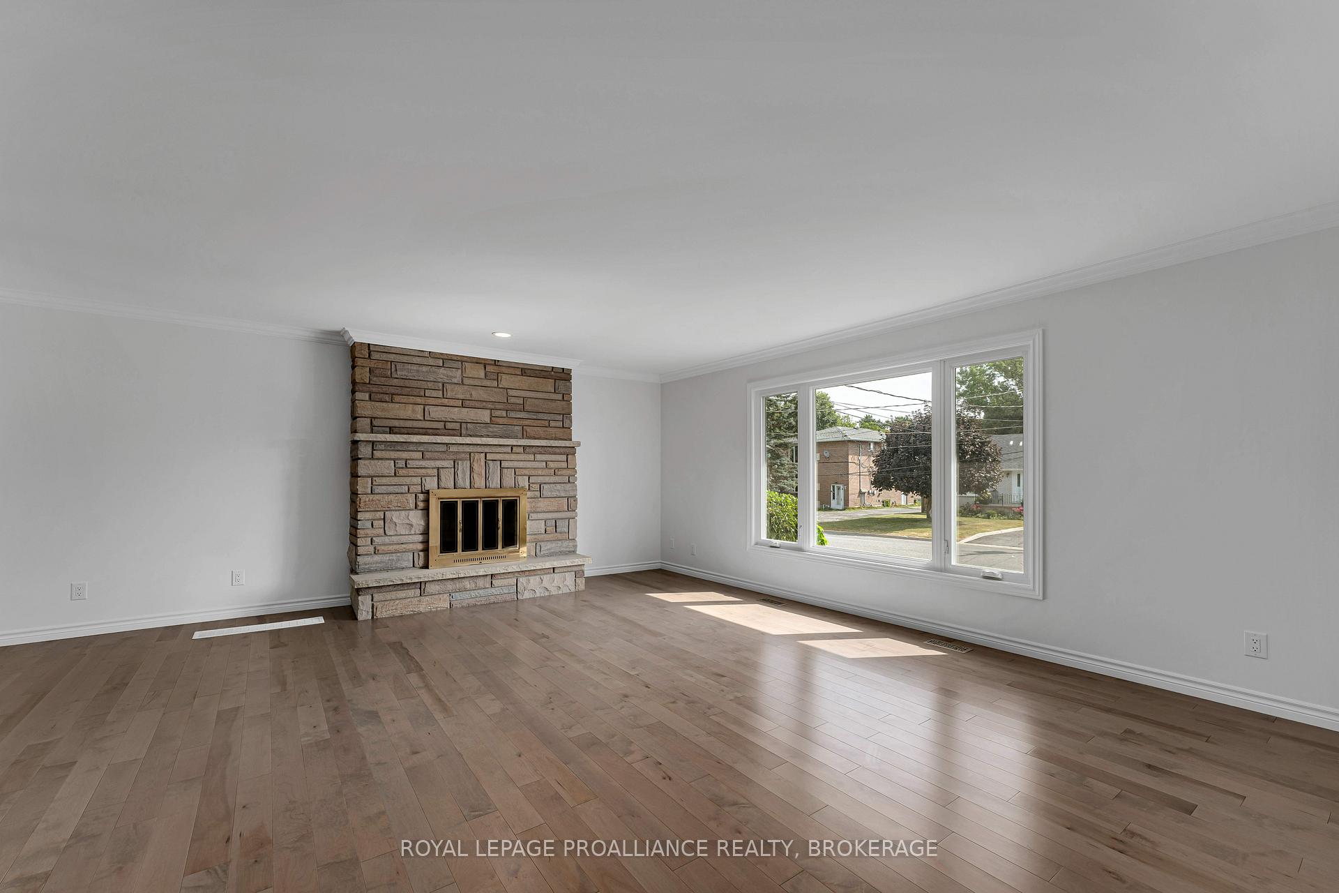 Photo 6 of 14 Baker Street, Kingston, Rideau — HOMEH