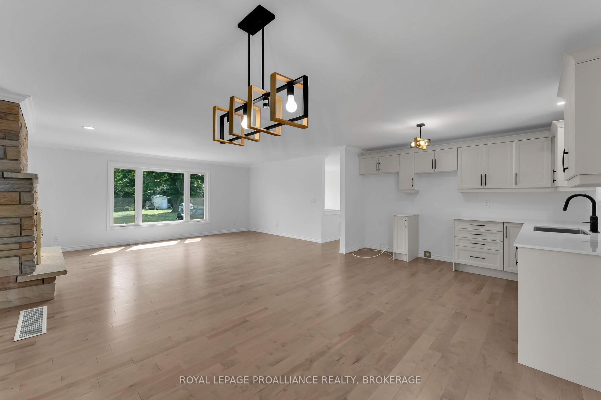 Photo 10 of 14 Baker Street, Kingston, Rideau — HOMEH