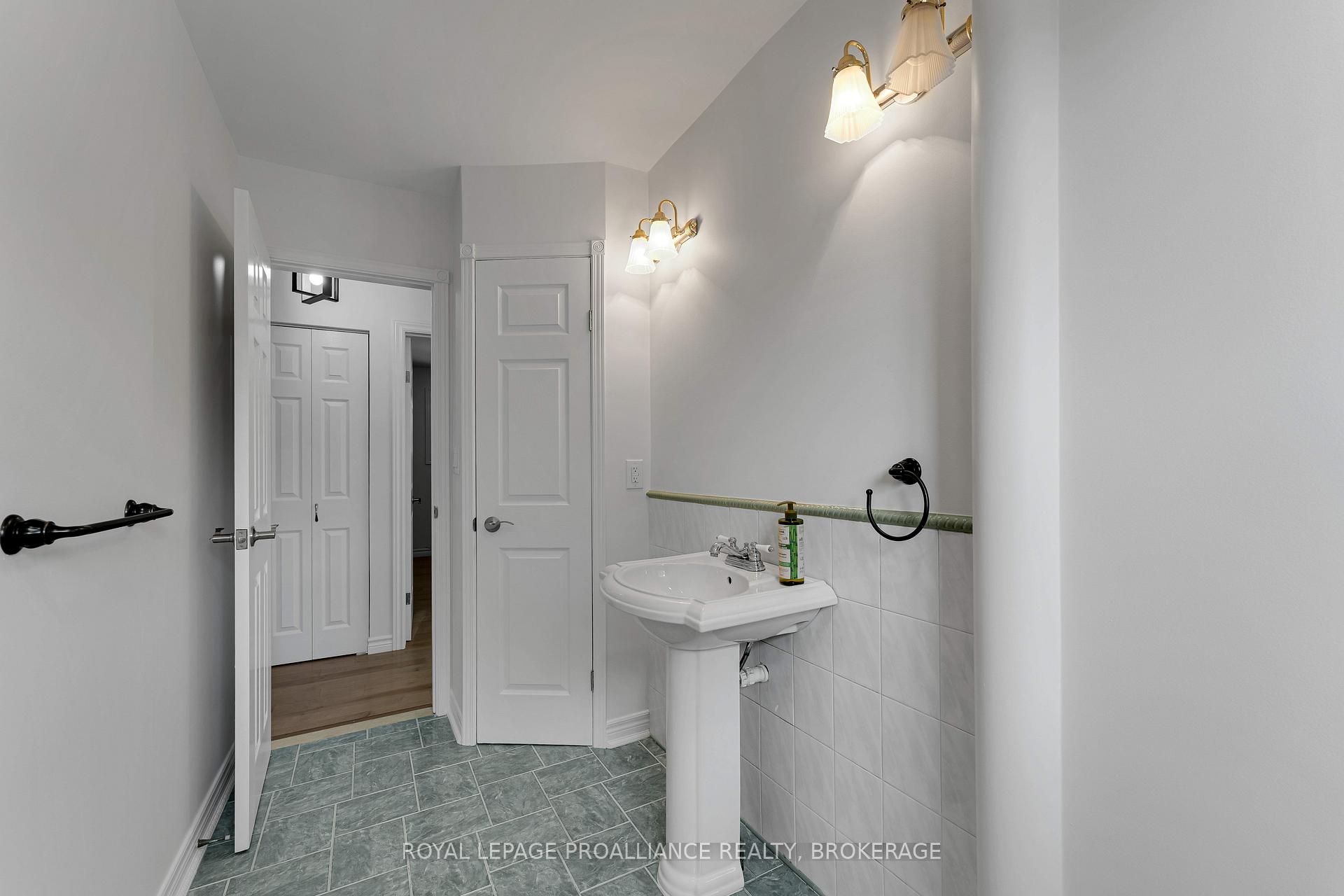 Photo 20 of 14 Baker Street, Kingston, Rideau — HOMEH