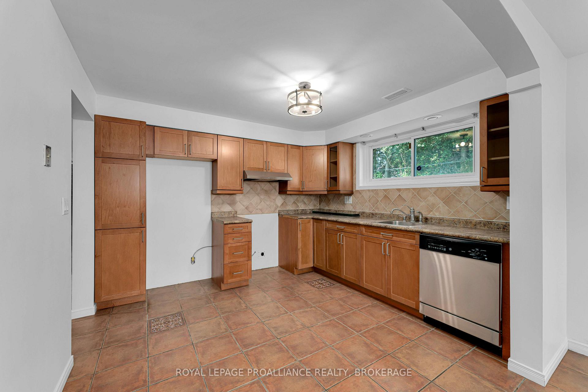 Photo 28 of 14 Baker Street, Kingston, Rideau — HOMEH