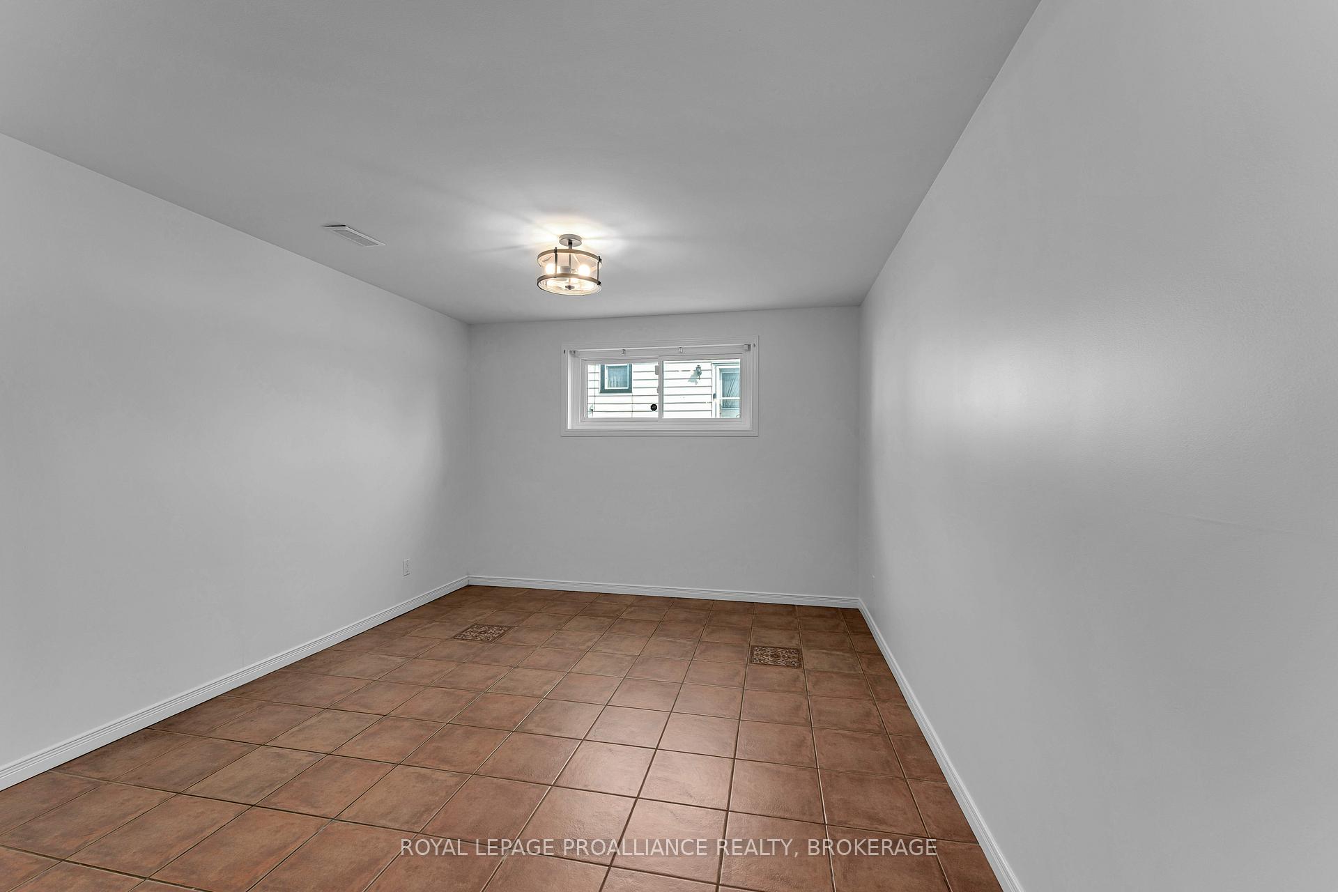 Photo 31 of 14 Baker Street, Kingston, Rideau — HOMEH
