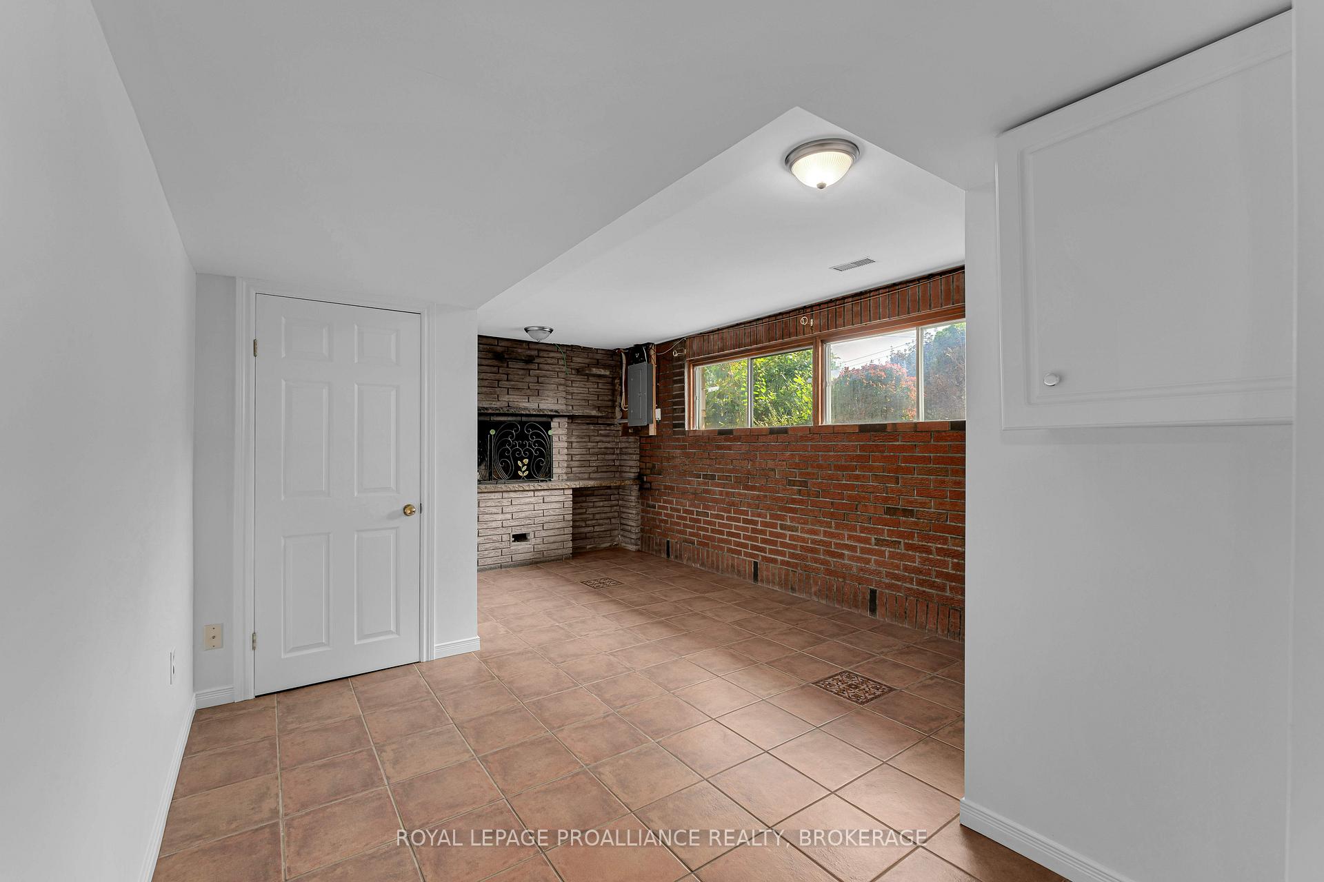 Photo 32 of 14 Baker Street, Kingston, Rideau — HOMEH