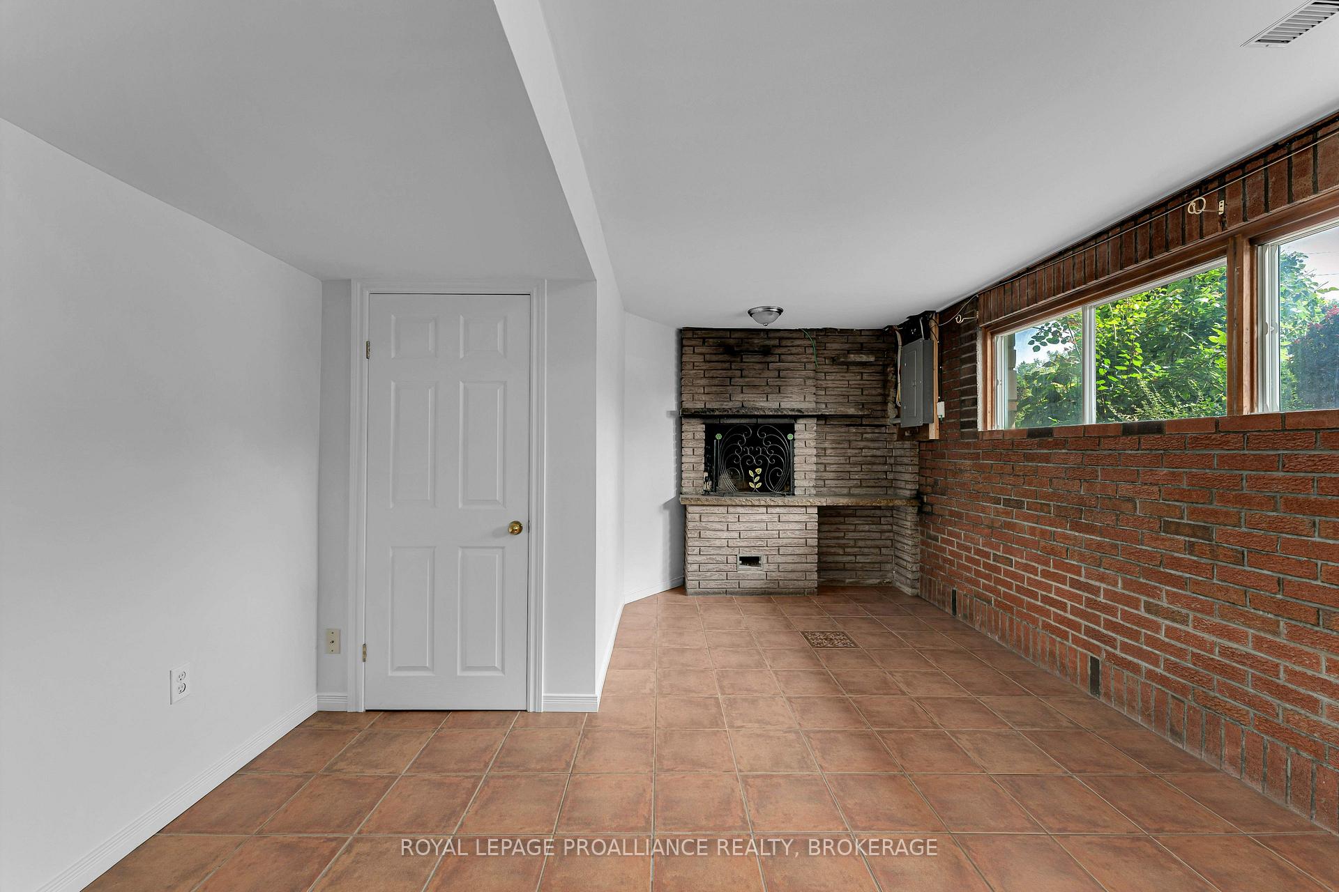 Photo 33 of 14 Baker Street, Kingston, Rideau — HOMEH