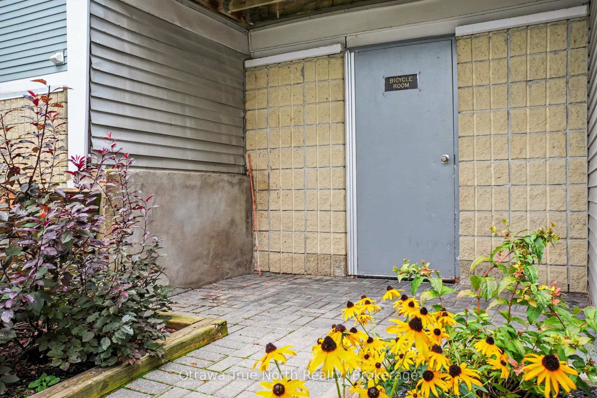 Photo 2 of Unit 218, 212 Viewmount Drive, Ottawa, Borden Farm/Stewart Farm/Carleton Heights/Parkwood Hills — HOMEH