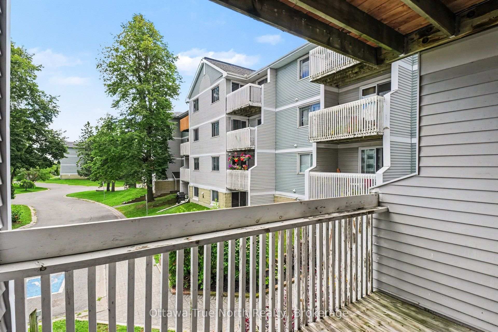 Photo 10 of Unit 218, 212 Viewmount Drive, Ottawa, Borden Farm/Stewart Farm/Carleton Heights/Parkwood Hills — HOMEH