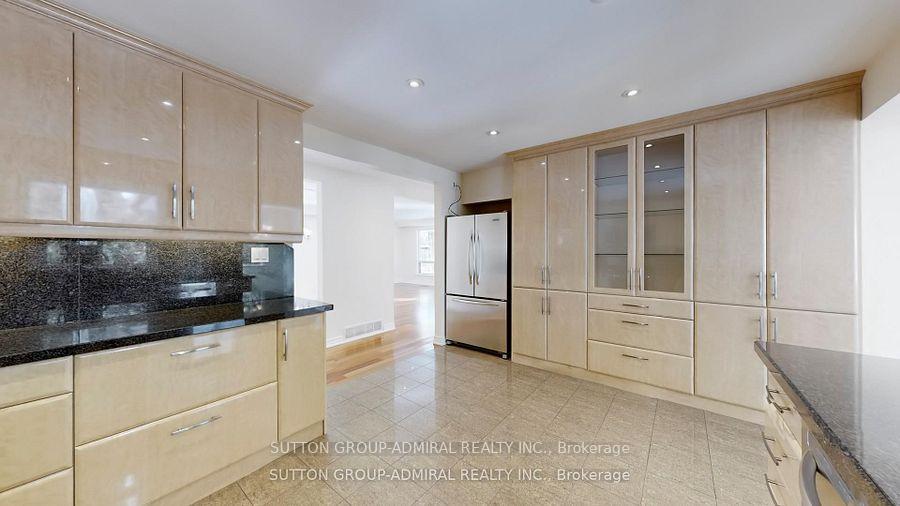 Photo 2 of Unit Upper, 129 Crestwood Road, Vaughan, Crestwood-Springfarm-Yorkhill — HOMEH