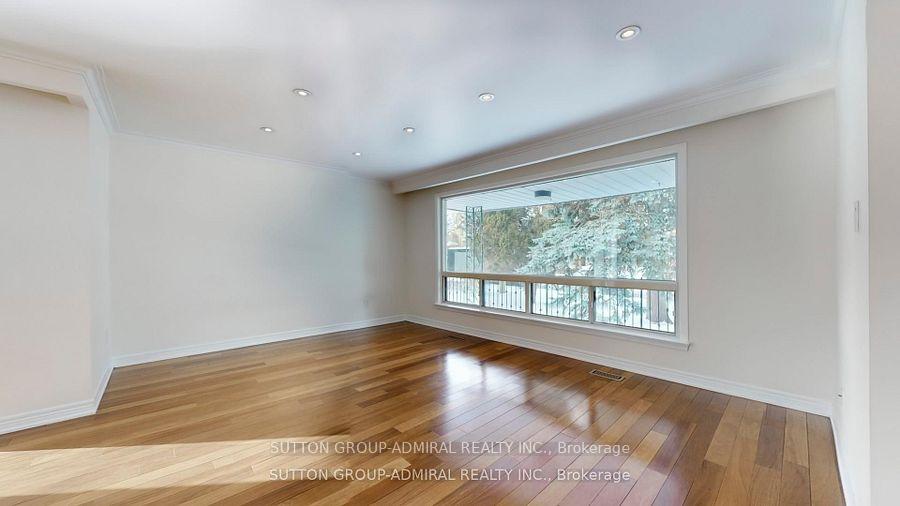 Photo 4 of Unit Upper, 129 Crestwood Road, Vaughan, Crestwood-Springfarm-Yorkhill — HOMEH