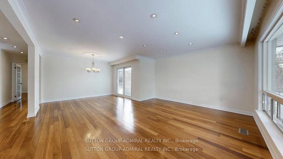 Photo 5 of Unit Upper, 129 Crestwood Road, Vaughan, Crestwood-Springfarm-Yorkhill — HOMEH