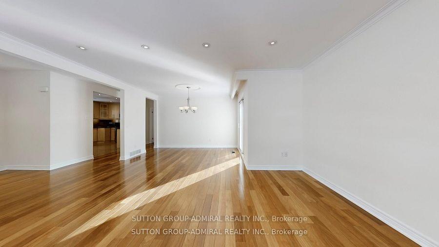 Photo 7 of Unit Upper, 129 Crestwood Road, Vaughan, Crestwood-Springfarm-Yorkhill — HOMEH