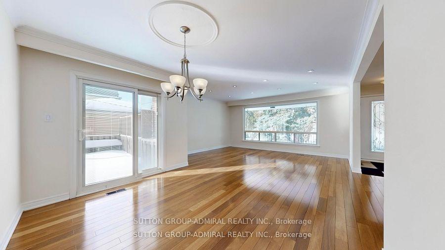 Photo 8 of Unit Upper, 129 Crestwood Road, Vaughan, Crestwood-Springfarm-Yorkhill — HOMEH