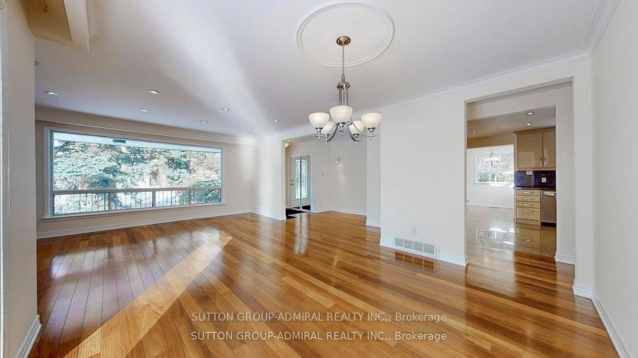 Photo 9 of Unit Upper, 129 Crestwood Road, Vaughan, Crestwood-Springfarm-Yorkhill — HOMEH