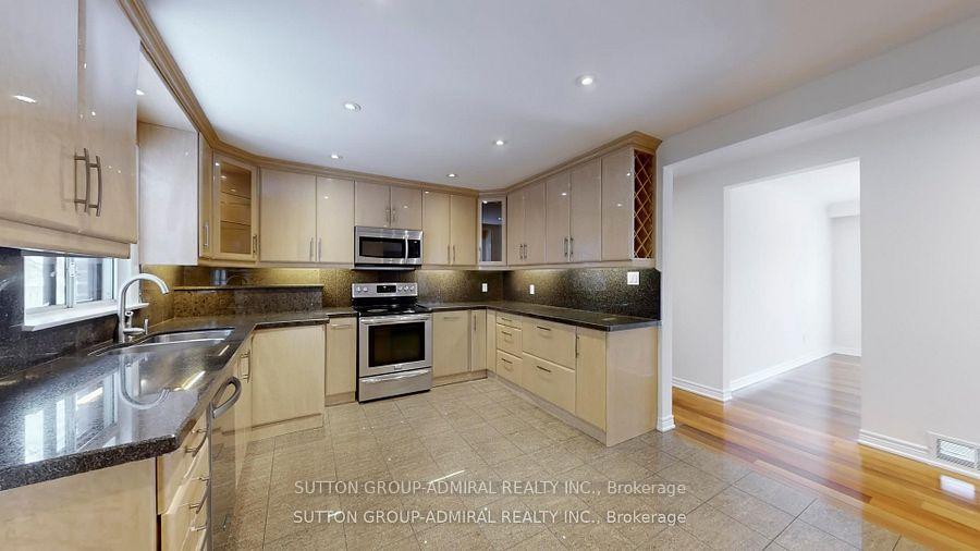 Photo 11 of Unit Upper, 129 Crestwood Road, Vaughan, Crestwood-Springfarm-Yorkhill — HOMEH