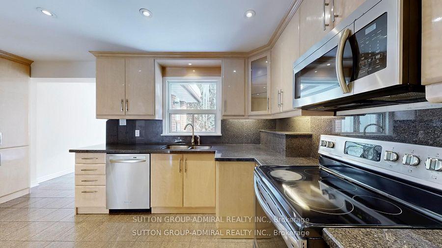 Photo 12 of Unit Upper, 129 Crestwood Road, Vaughan, Crestwood-Springfarm-Yorkhill — HOMEH