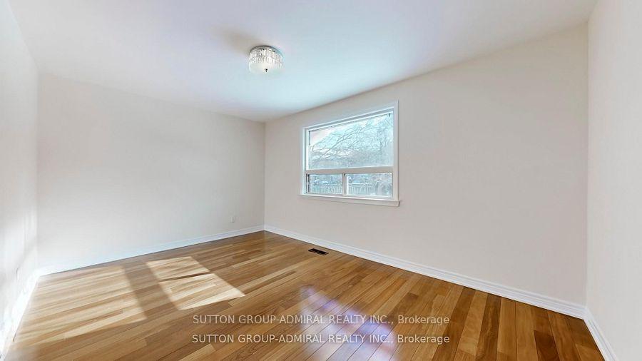 Photo 17 of Unit Upper, 129 Crestwood Road, Vaughan, Crestwood-Springfarm-Yorkhill — HOMEH