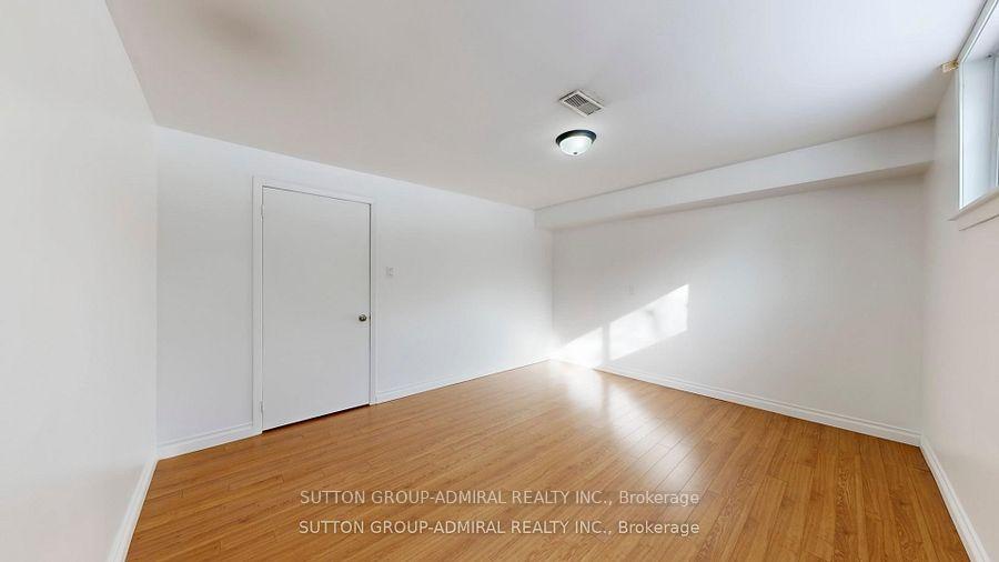 Photo 36 of Unit Upper, 129 Crestwood Road, Vaughan, Crestwood-Springfarm-Yorkhill — HOMEH
