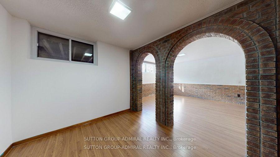 Photo 41 of Unit Upper, 129 Crestwood Road, Vaughan, Crestwood-Springfarm-Yorkhill — HOMEH