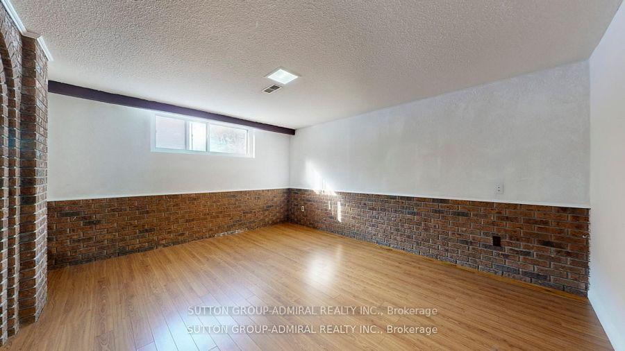 Photo 42 of Unit Upper, 129 Crestwood Road, Vaughan, Crestwood-Springfarm-Yorkhill — HOMEH