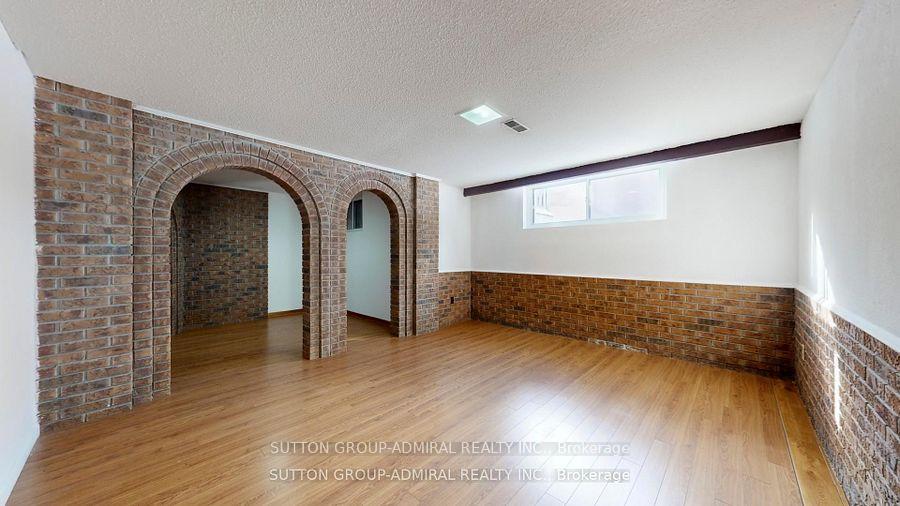 Photo 43 of Unit Upper, 129 Crestwood Road, Vaughan, Crestwood-Springfarm-Yorkhill — HOMEH