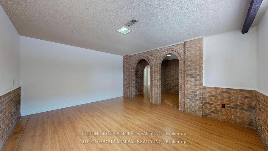 Photo 44 of Unit Upper, 129 Crestwood Road, Vaughan, Crestwood-Springfarm-Yorkhill — HOMEH