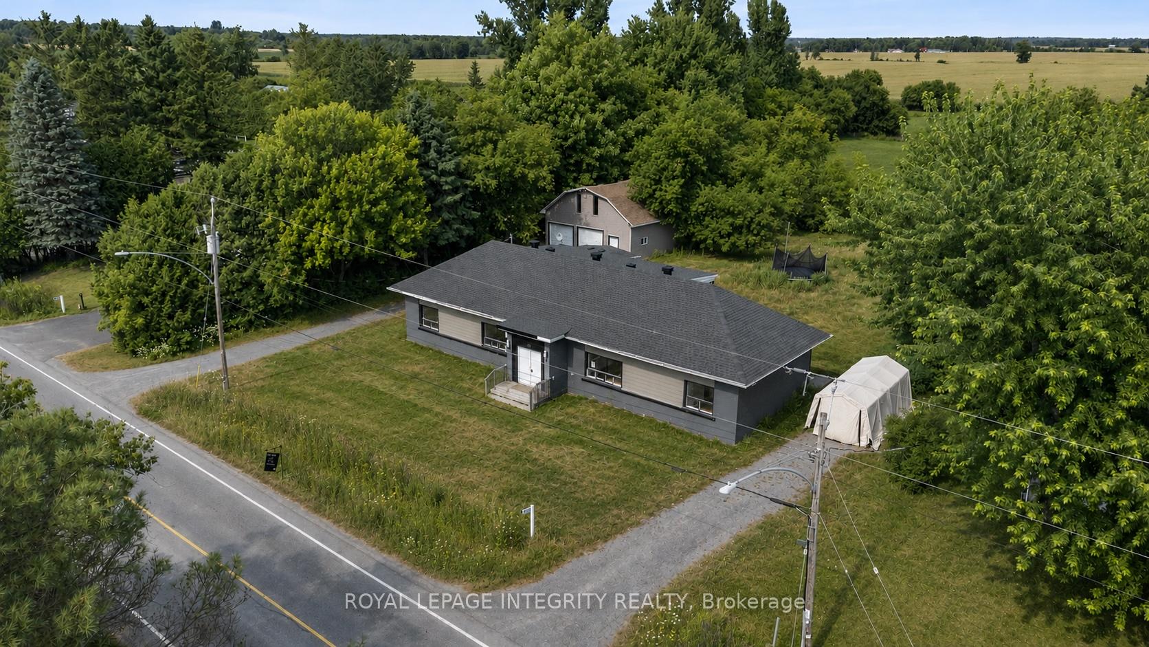 Photo of 3823 Drouin Road