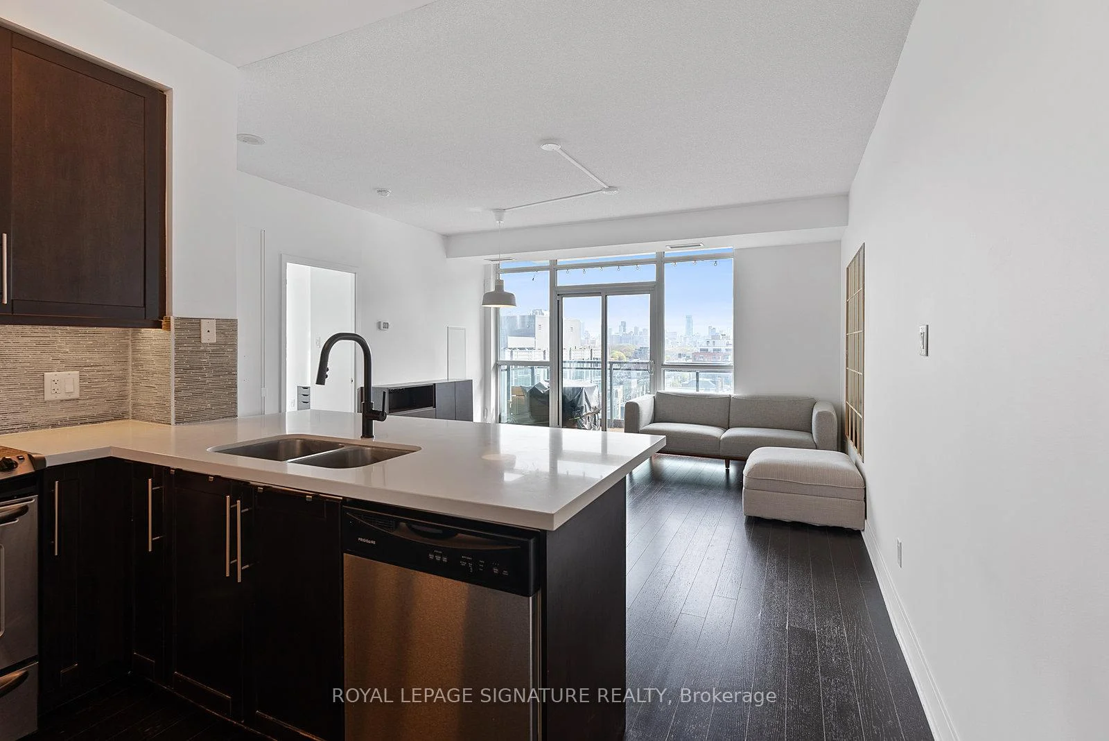 Photo 2 of Unit 904, 1171 Queen Street W, Toronto, Little Portugal — HOMEH