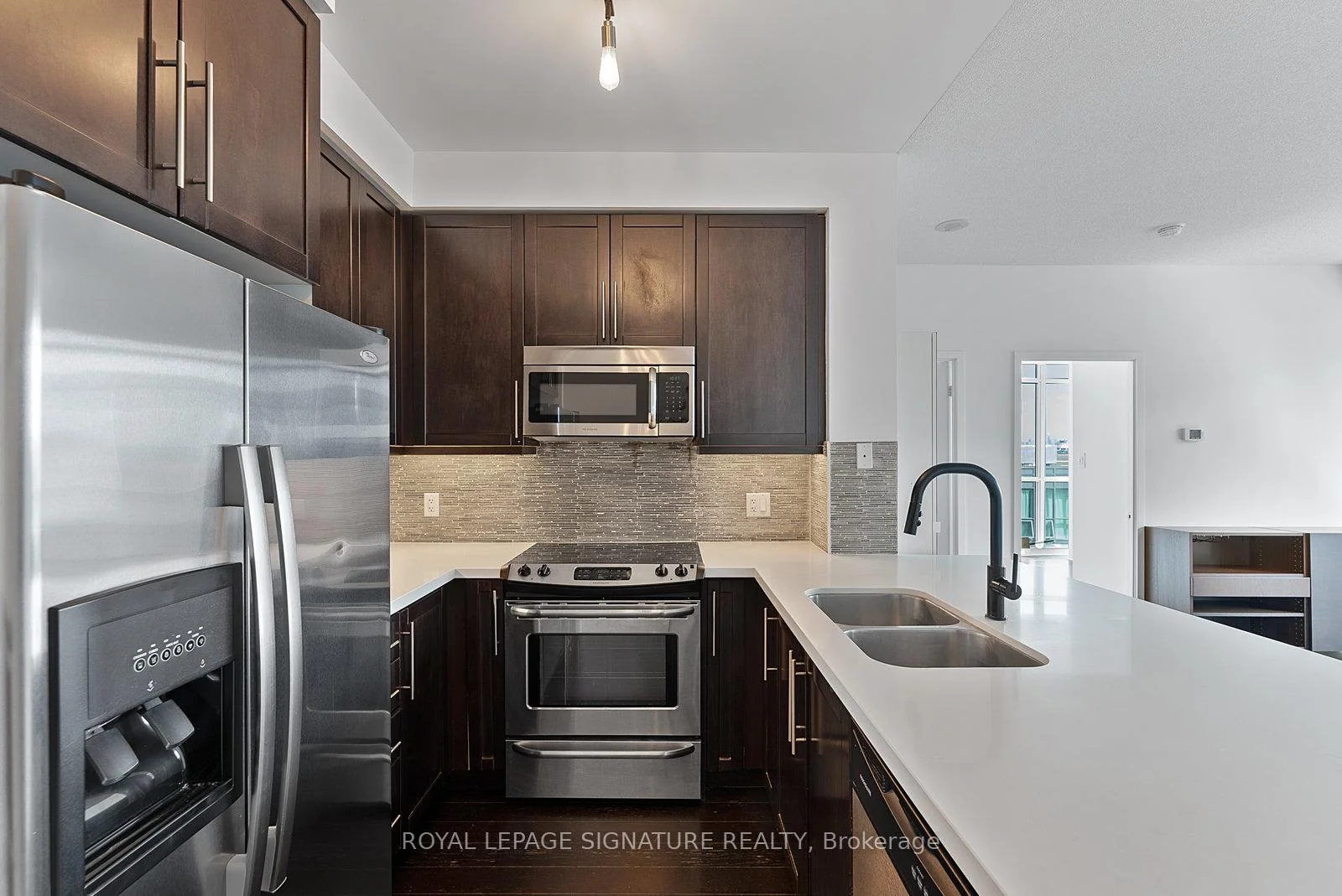 Photo 8 of Unit 904, 1171 Queen Street W, Toronto, Little Portugal — HOMEH