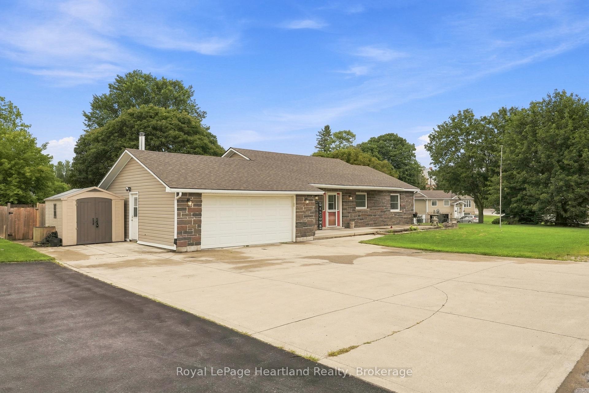 Photo 1 of 1041 Main Street, Howick — HOMEH