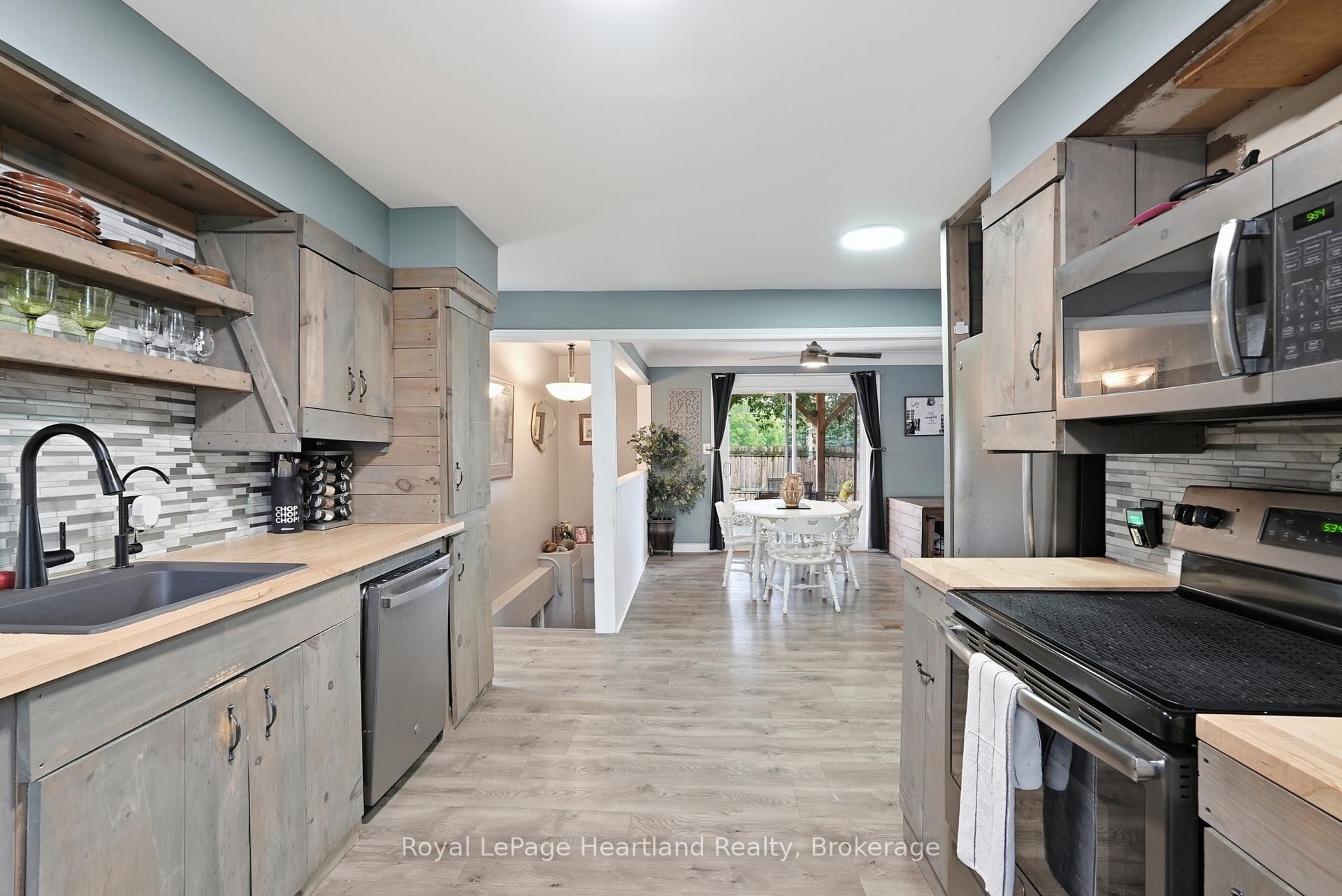 Photo 16 of 1041 Main Street, Howick — HOMEH