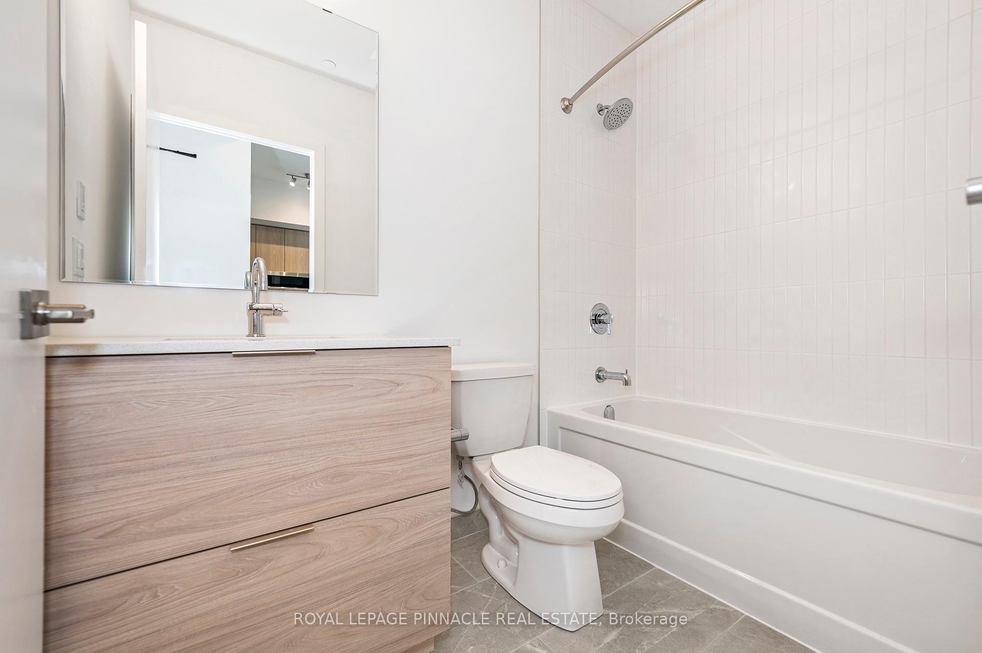 Photo 5 of Unit 403, 2501 Saw Whet Boulevard, Oakville, Glen Abbey — HOMEH