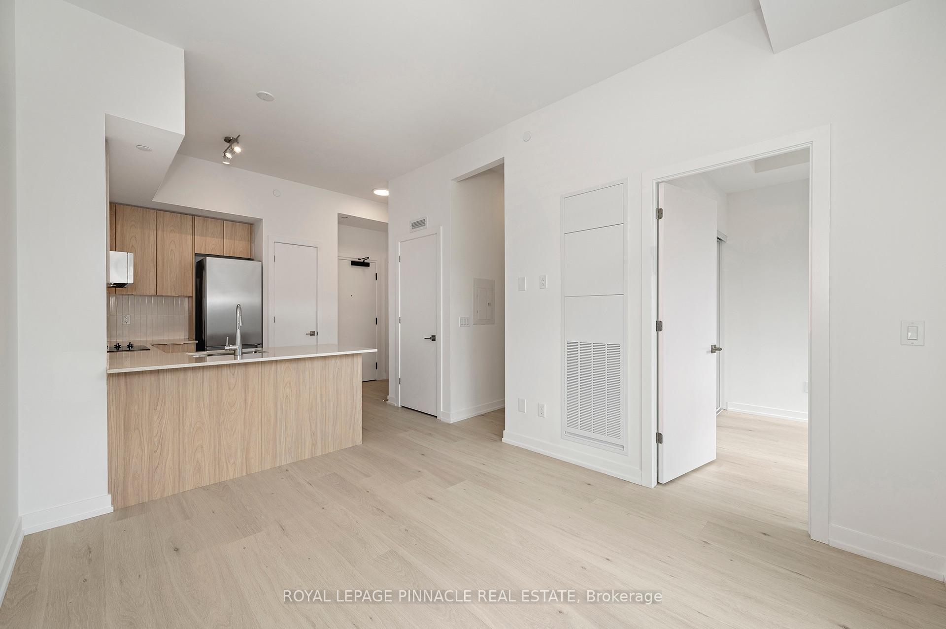 Photo 21 of Unit 403, 2501 Saw Whet Boulevard, Oakville, Glen Abbey — HOMEH