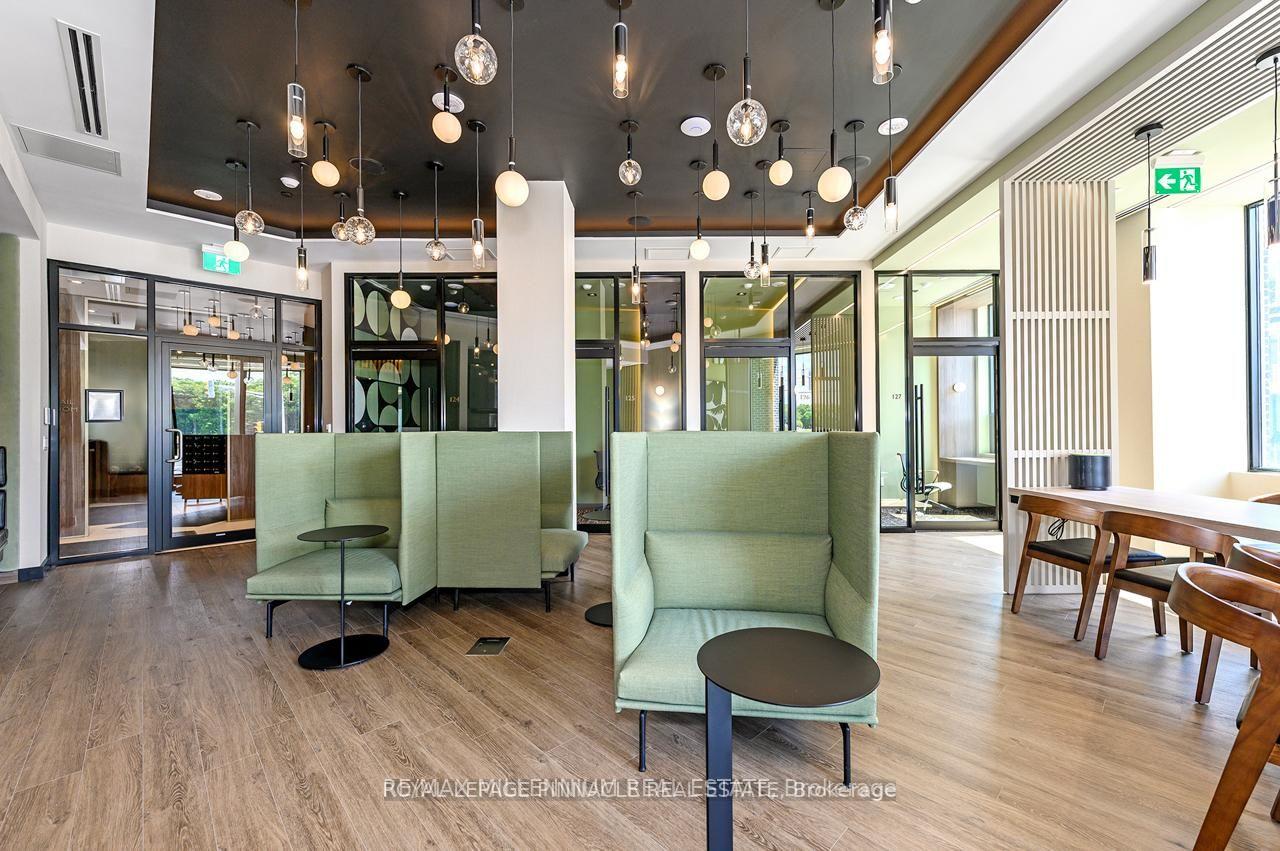 Photo 6 of Unit 403, 2501 Saw Whet Boulevard, Oakville, Glen Abbey — HOMEH